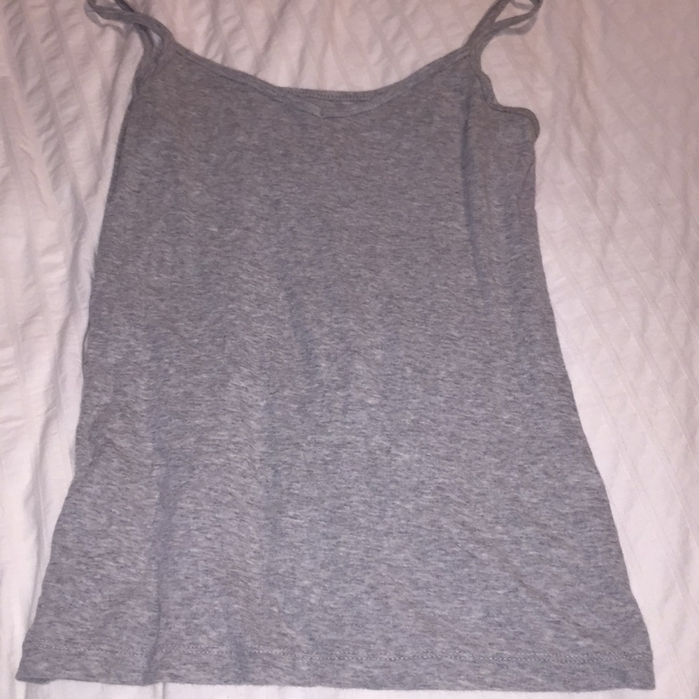 gray tank top